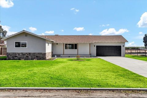 A home in Lemoore