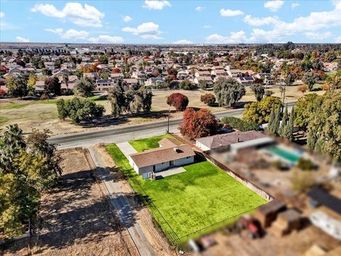 A home in Lemoore