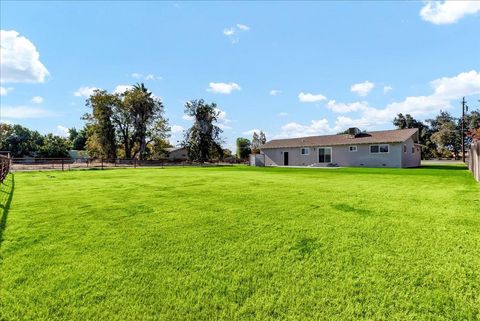 A home in Lemoore