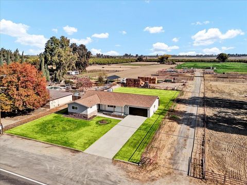 A home in Lemoore