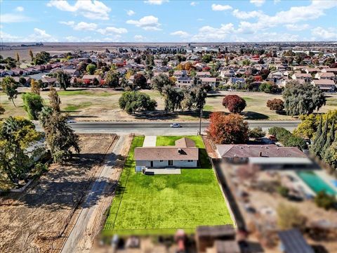 A home in Lemoore