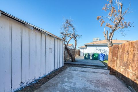 A home in Coalinga