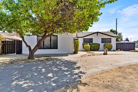 2738 S Fairway Court, Visalia, CA 93277 - MLS#: 626720