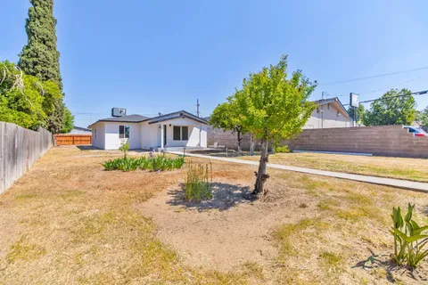 227 E Pine Avenue, Fresno, CA 93728 - MLS#: 629033