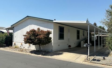 A home in Dinuba