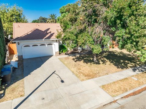 A home in Lemoore