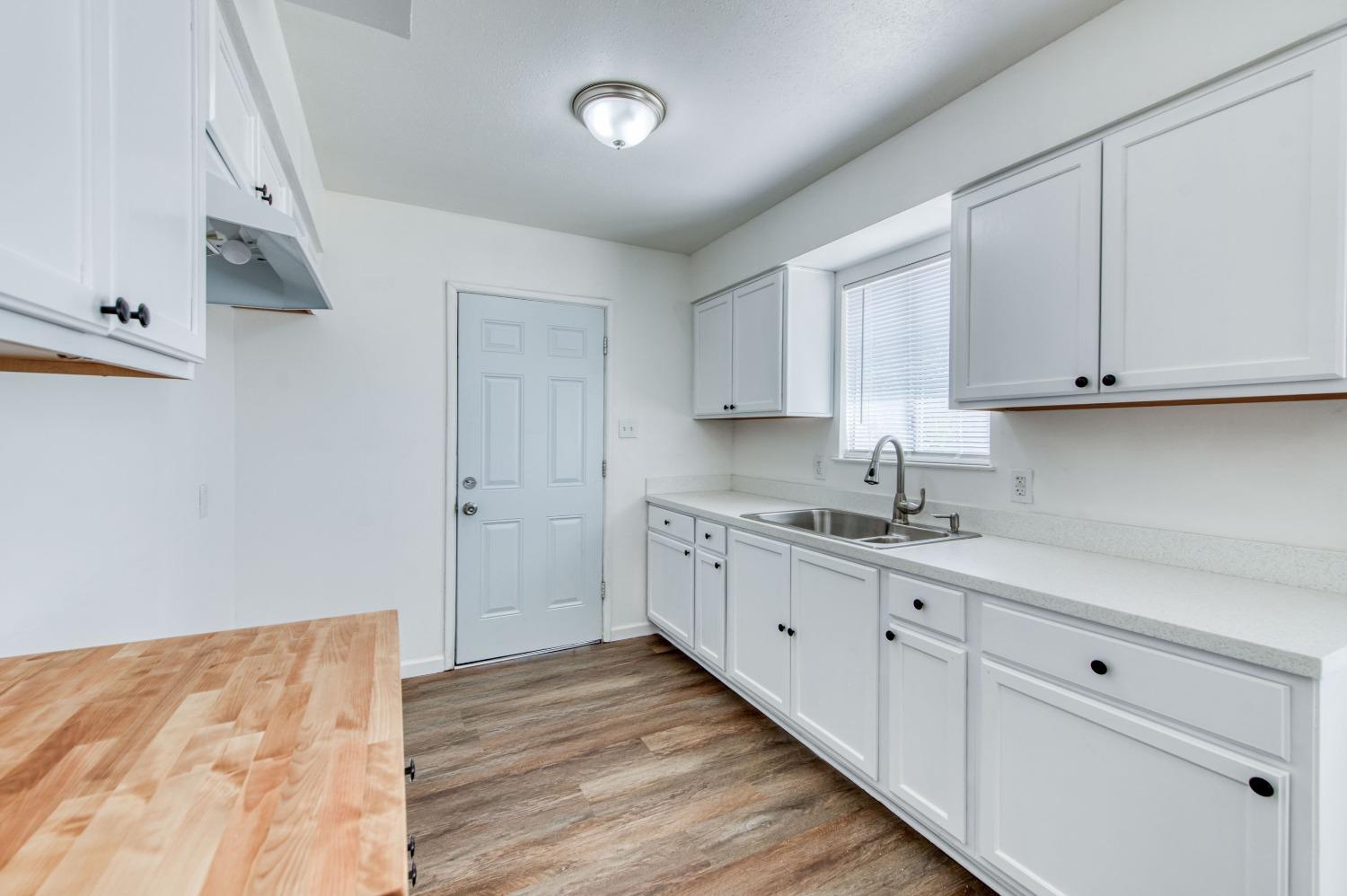 1838 S Whitney Avenue - Photo 2