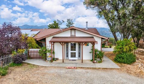 A home in Ahwahnee