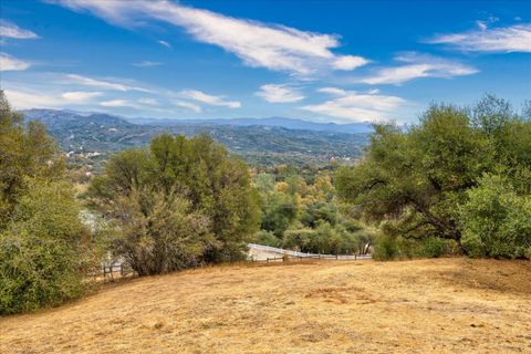 A home in Ahwahnee