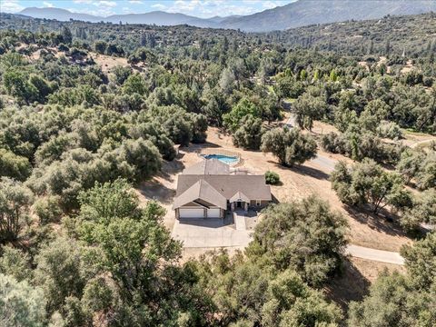 A home in Ahwahnee