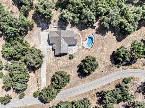 A home in Ahwahnee