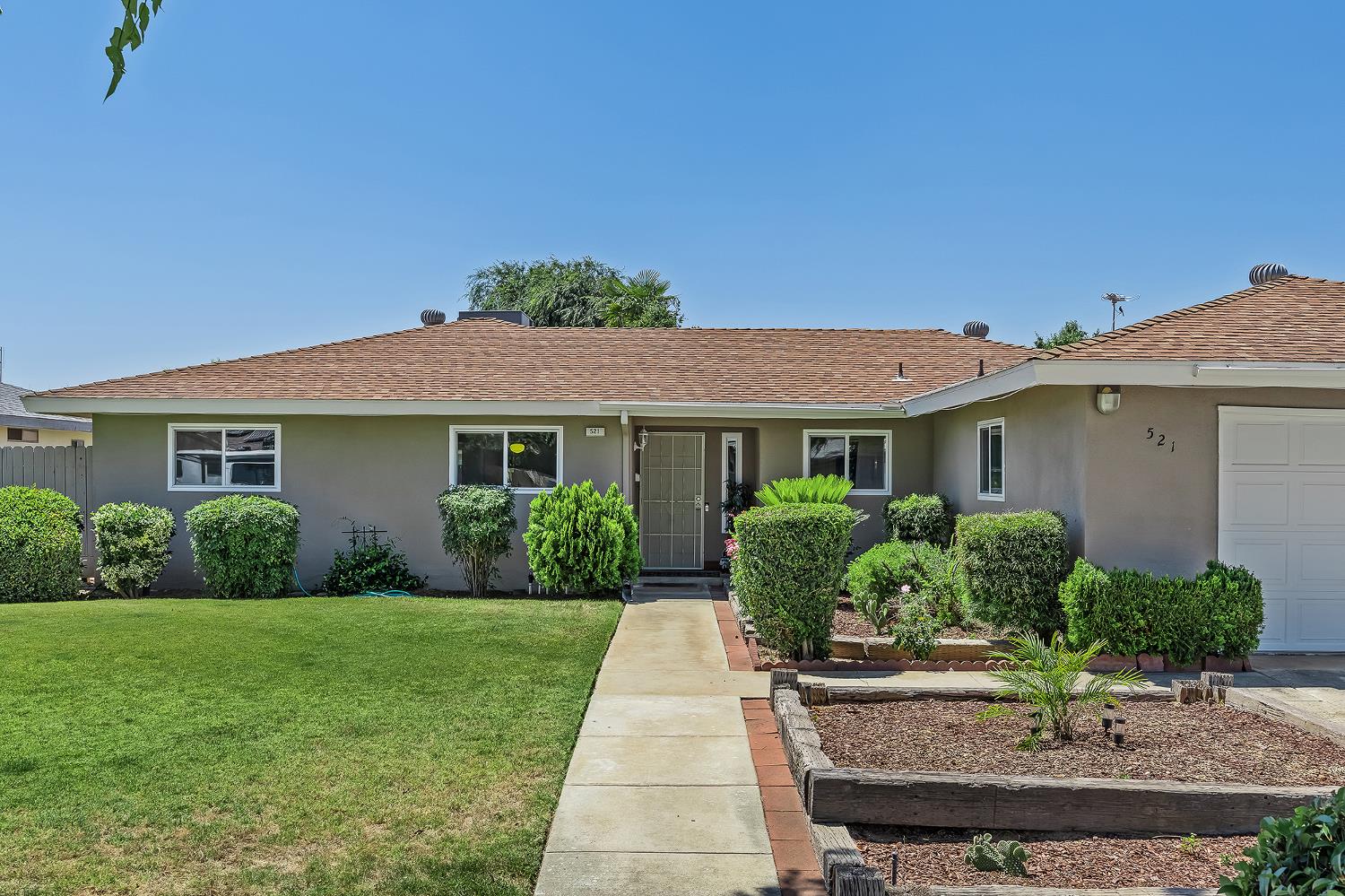 521 E Escalon Avenue - Photo 4