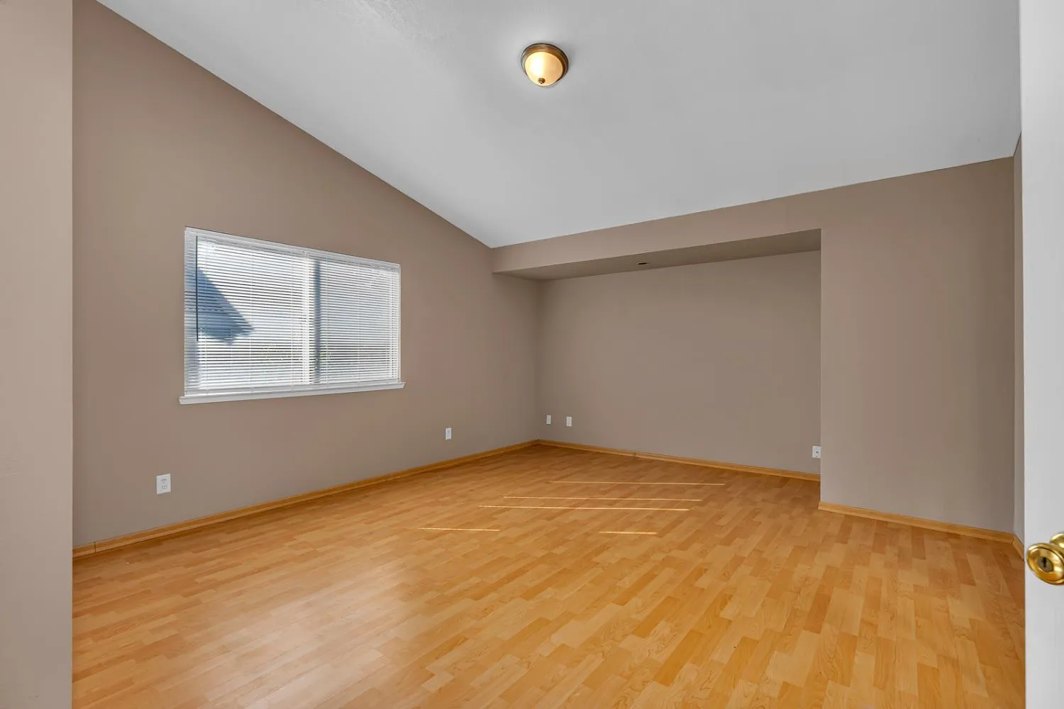 Fresno, California 93730, United States, 4 Bedrooms Bedrooms, ,3 BathroomsBathrooms,Residential,Active,247403