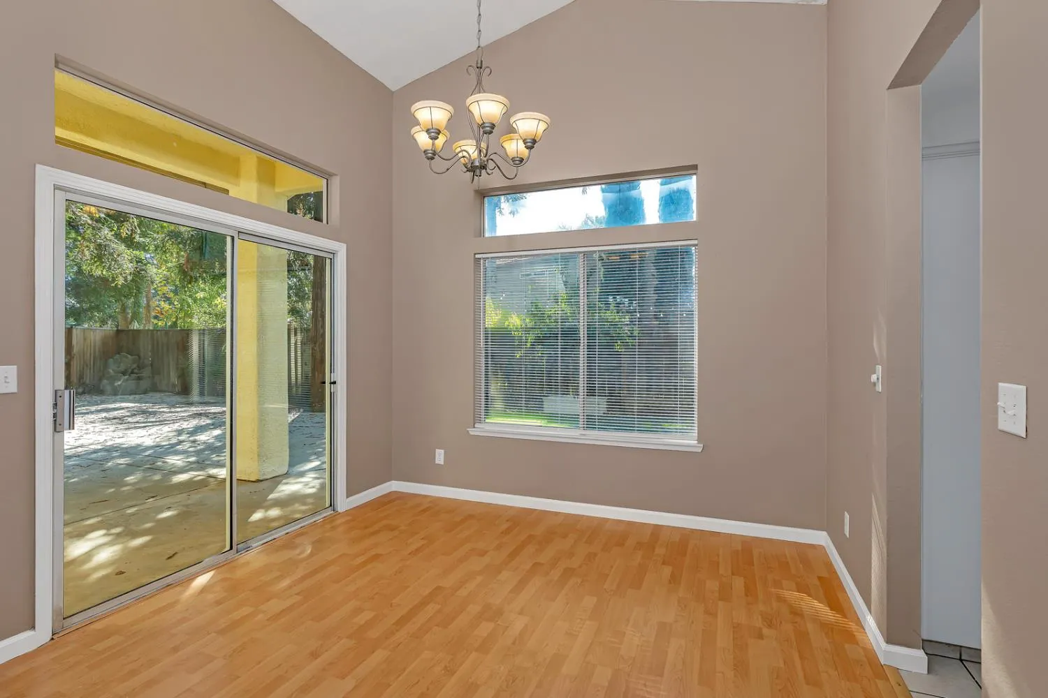 Fresno, California 93730, United States, 4 Bedrooms Bedrooms, ,3 BathroomsBathrooms,Residential,Active,247403