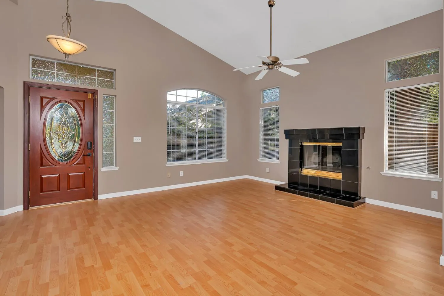 Fresno, California 93730, United States, 4 Bedrooms Bedrooms, ,3 BathroomsBathrooms,Residential,Active,247403