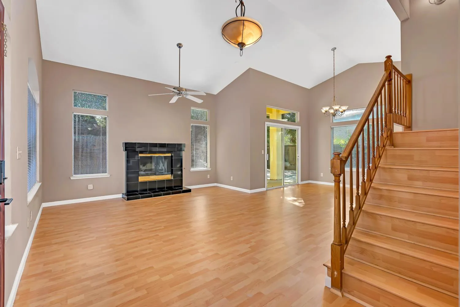 Fresno, California 93730, United States, 4 Bedrooms Bedrooms, ,3 BathroomsBathrooms,Residential,Active,247403