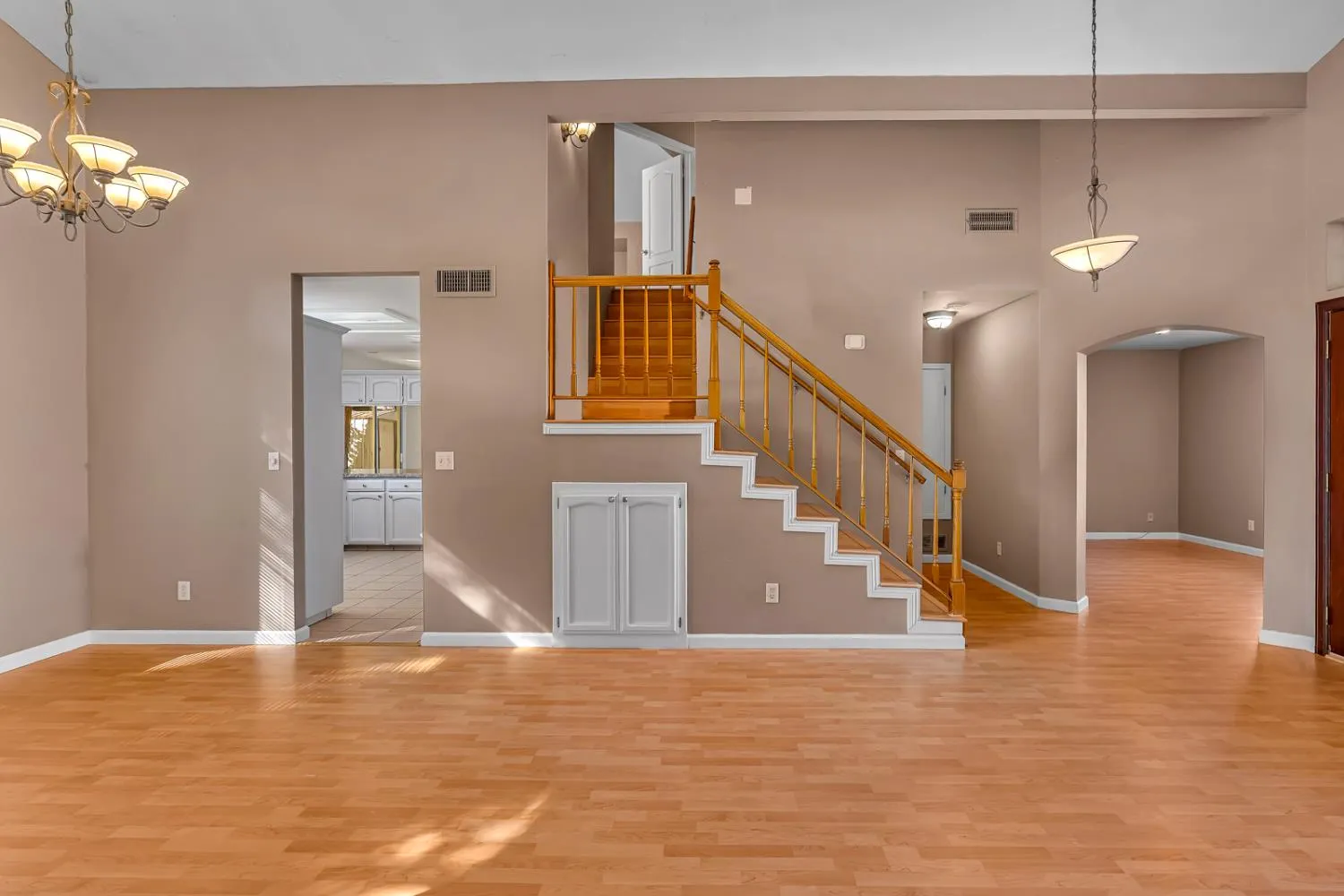 Fresno, California 93730, United States, 4 Bedrooms Bedrooms, ,3 BathroomsBathrooms,Residential,Active,247403