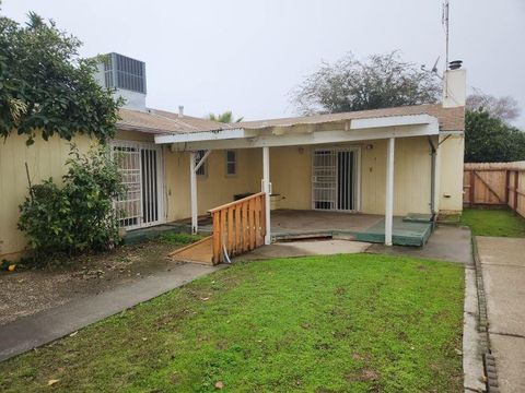 A home in Dinuba