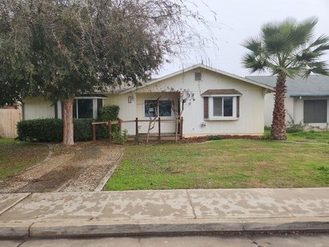 A home in Dinuba