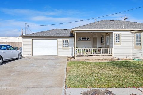 A home in Coalinga