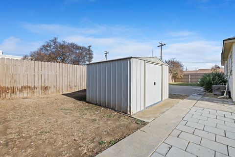 A home in Coalinga