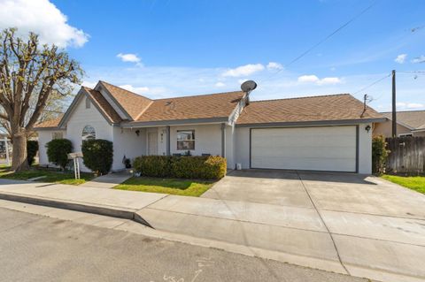 A home in Coalinga