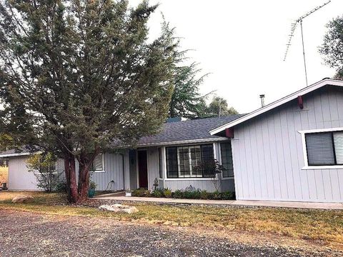 A home in Ahwahnee