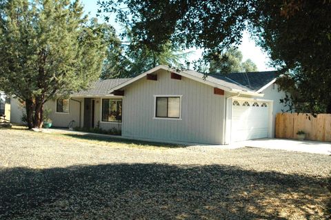 A home in Ahwahnee