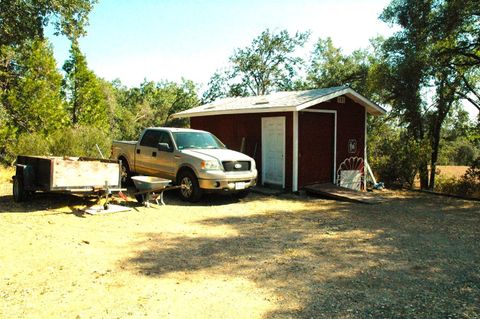 A home in Ahwahnee