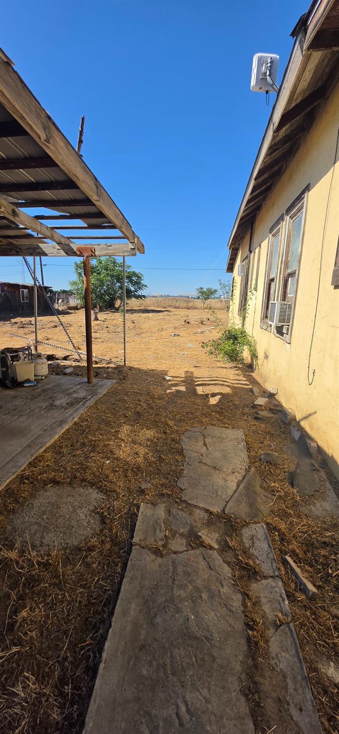 590 E Daleville Avenue - Photo 3