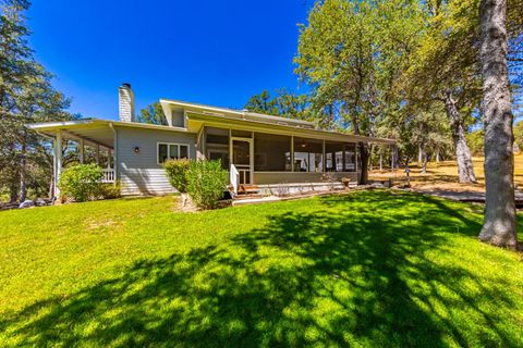 A home in Ahwahnee