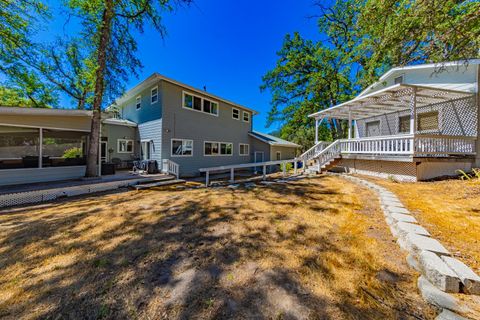 A home in Ahwahnee