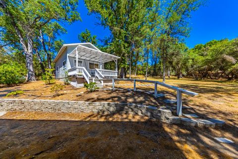 A home in Ahwahnee