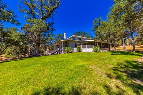 A home in Ahwahnee