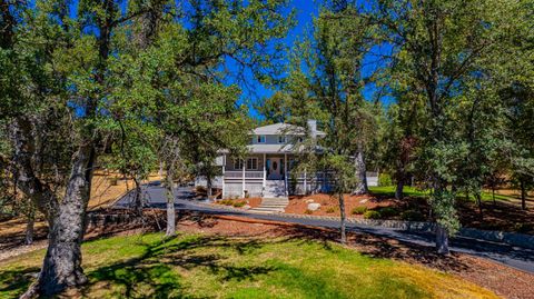 A home in Ahwahnee