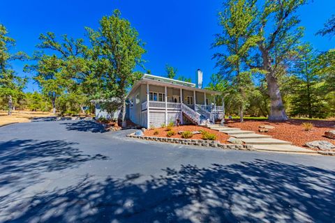 A home in Ahwahnee