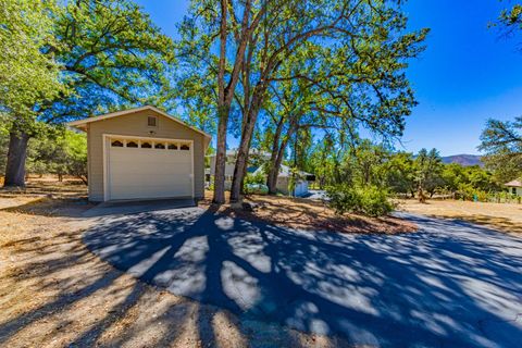 A home in Ahwahnee