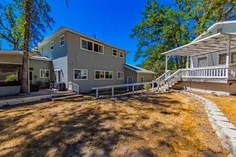 A home in Ahwahnee