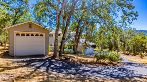 A home in Ahwahnee