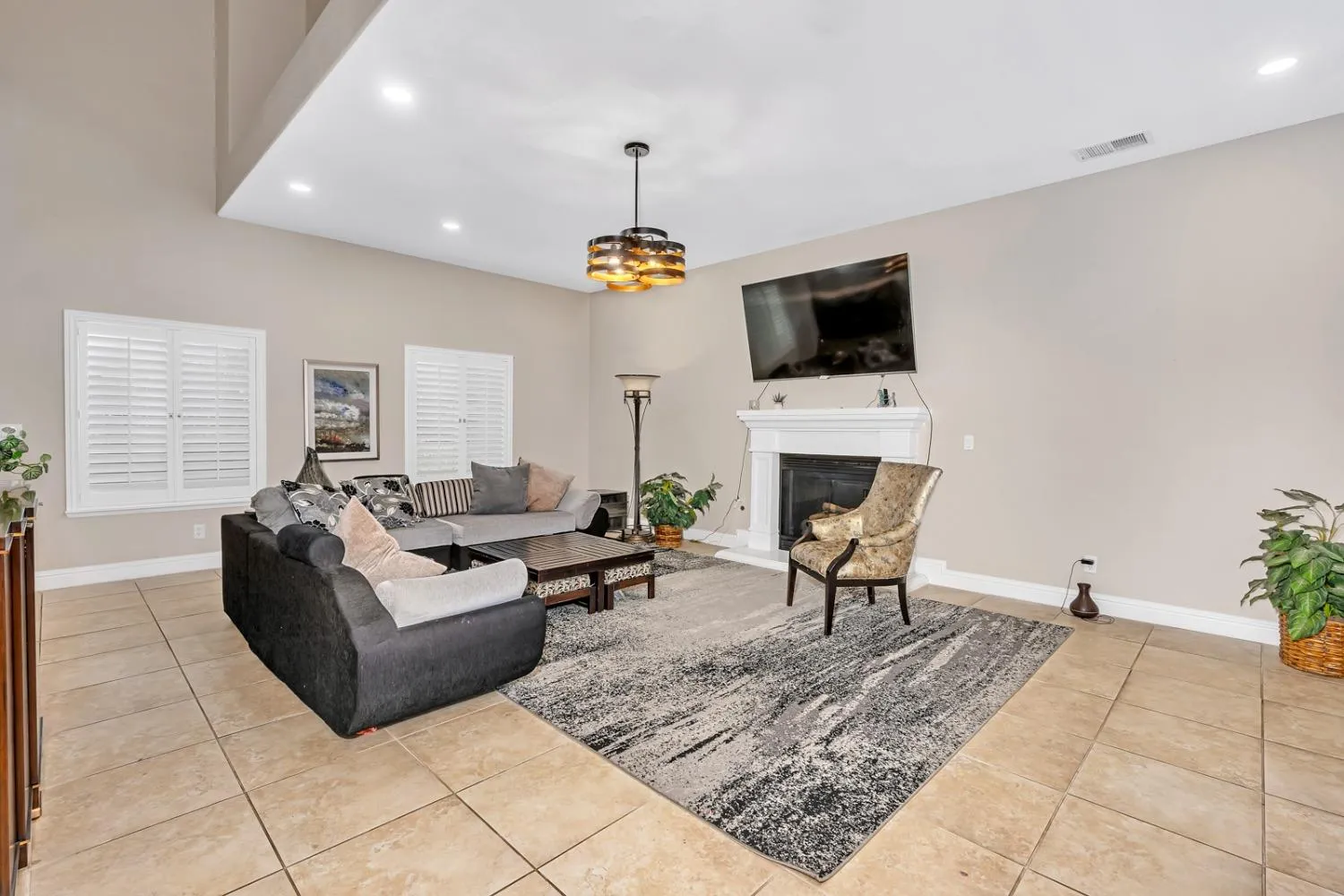 Fresno, California 93730, United States, 4 Bedrooms Bedrooms, ,3 BathroomsBathrooms,Residential,Active,112472