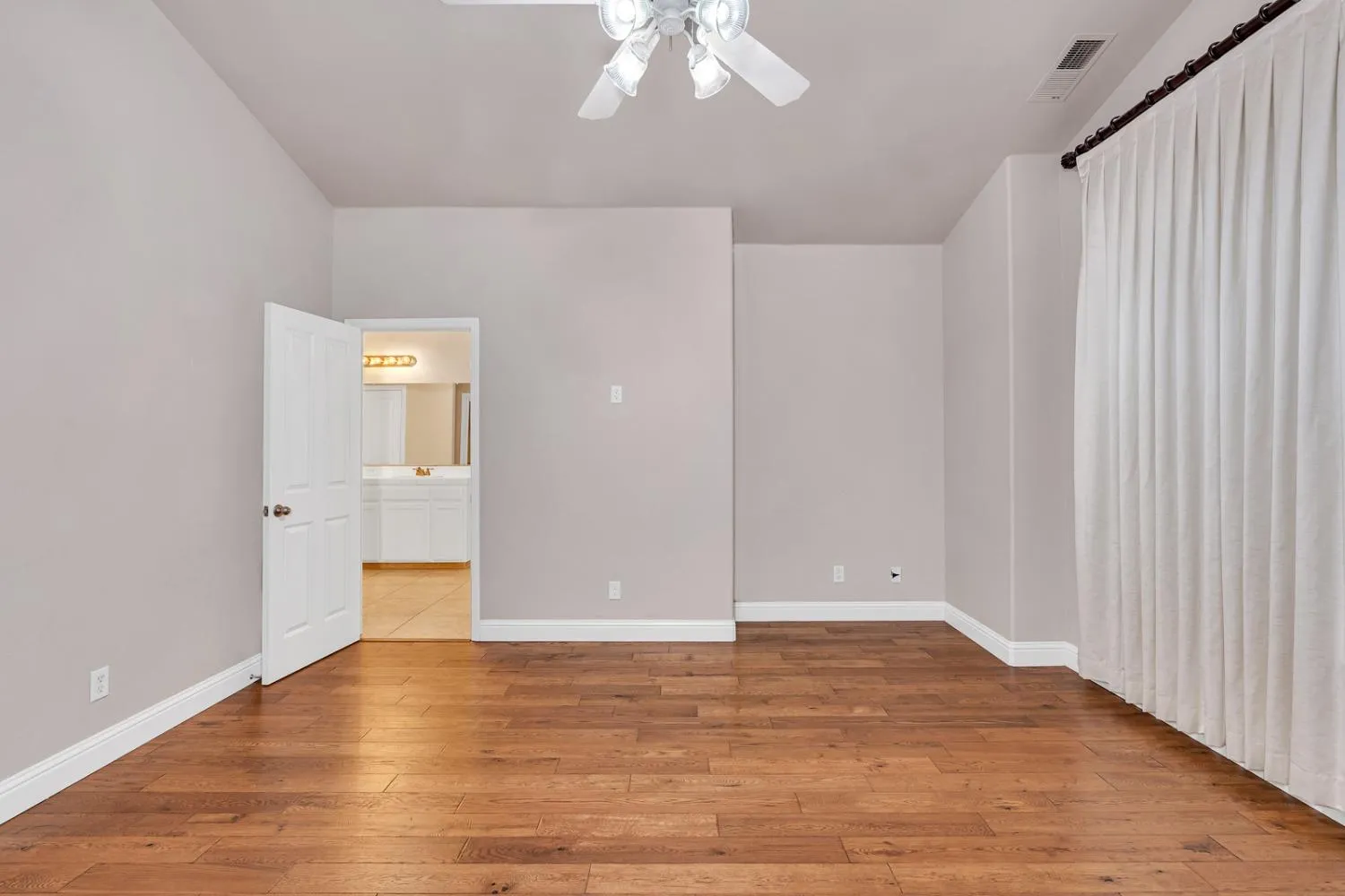 Fresno, California 93730, United States, 4 Bedrooms Bedrooms, ,3 BathroomsBathrooms,Residential,Active,112472