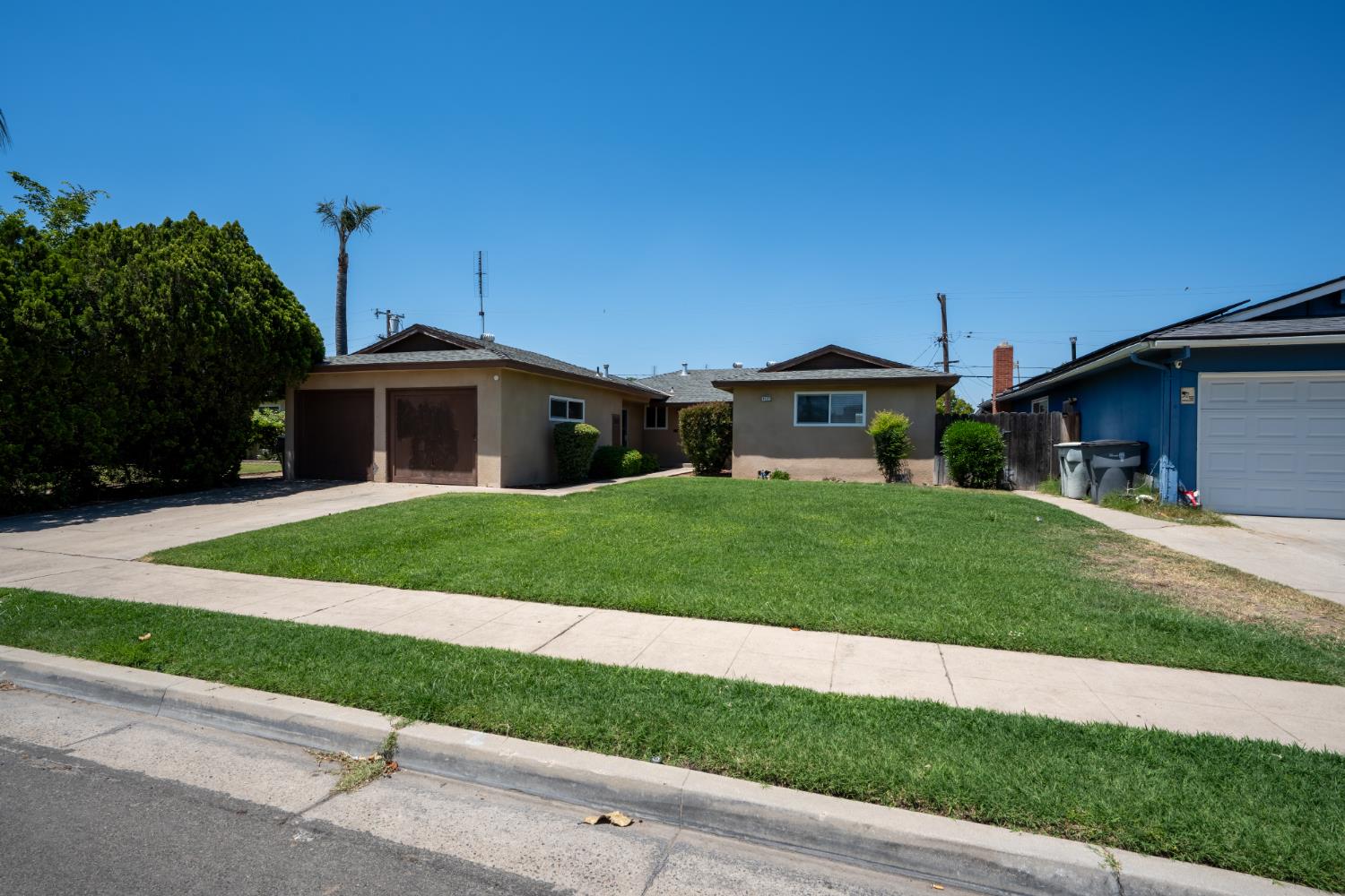 4527 N Chestnut Avenue - Photo 2