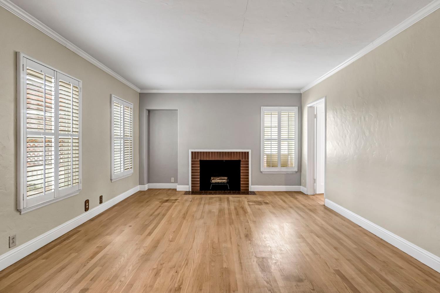 215 E Clinton Ave - Photo 4