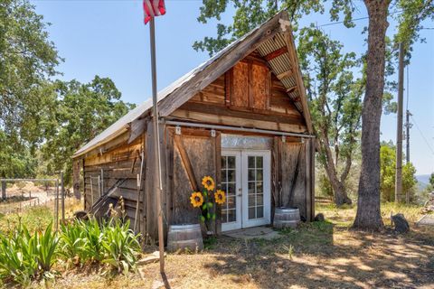 A home in North Fork