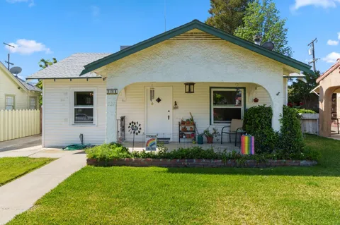 221 College Avenue, Coalinga, CA 93210 - MLS#: 628594