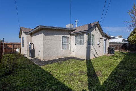 A home in Parlier