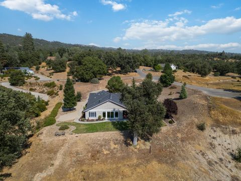 A home in Ahwahnee