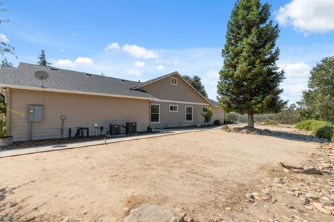 A home in Ahwahnee