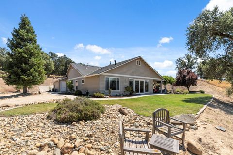 A home in Ahwahnee