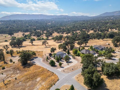 A home in Ahwahnee